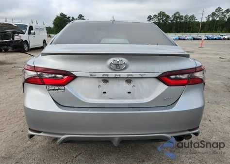 2021 Toyota Camry Se z USA, uszkodzony, nr VIN 4T1G11AK7MU415599